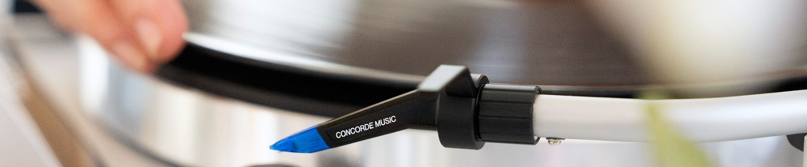 Wkładka MM Ortofon Concorde Music Blue z igłą Nude Elliptical. Precyzyjne śledzenie, dynamiczne brzmienie i wysoka jakość dźwięku dla audiofila.